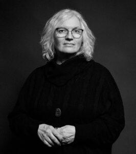 letonska spisateljica Jana Egle, autorka zbrike priča U svetlosti